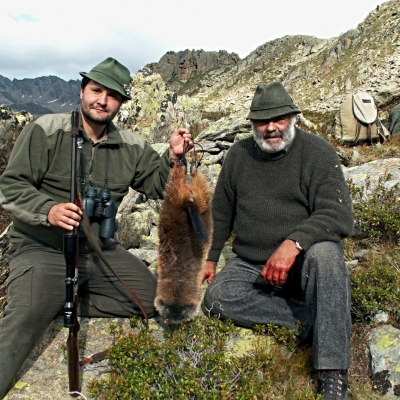 šťastný lovec a průvodce  3026 m.n.m.